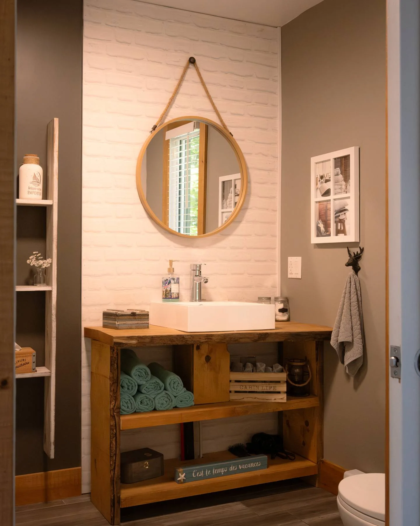 Salle de bain — détail vanité