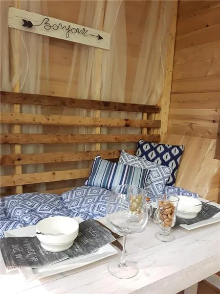 Cabane à feu — foyer central en pierre