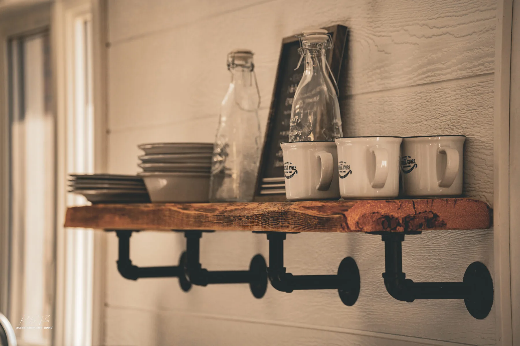 Tablette ouverte — tasses & vaisselle