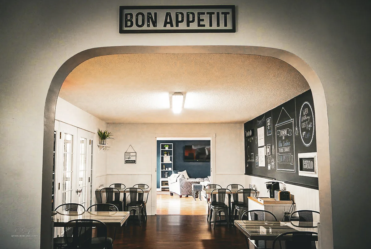 Salle à manger — détail table