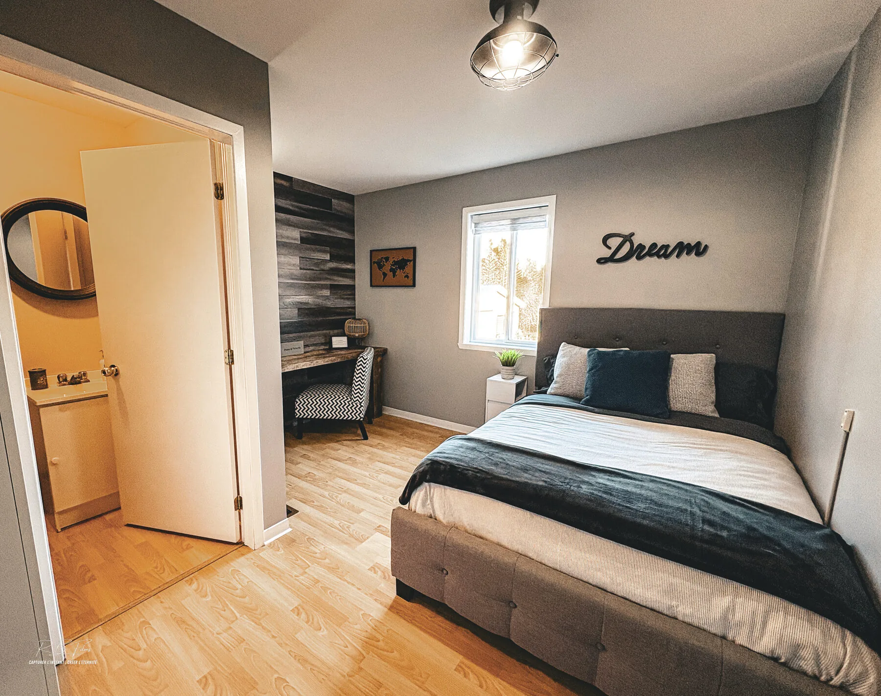 Chambre — mur « Dream » & fenêtre