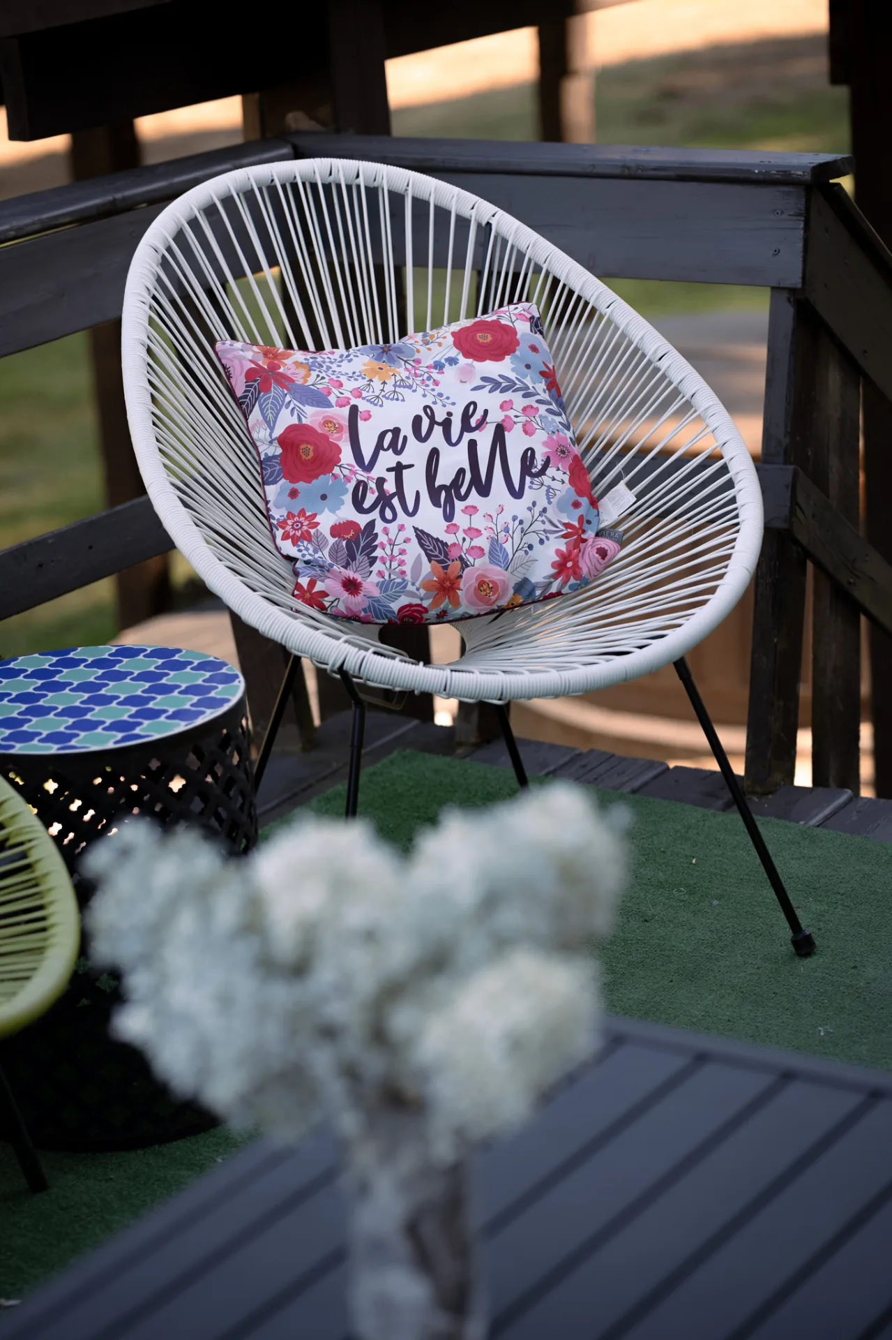 Grange vintage — chaise Acapulco sur terrasse