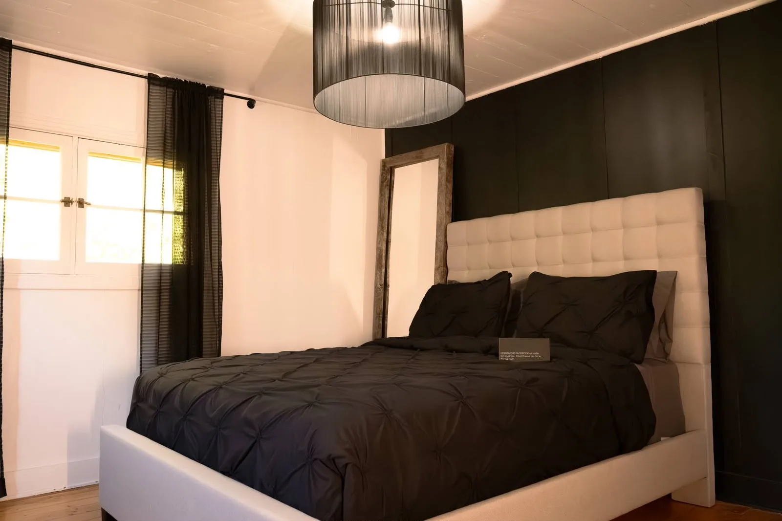 Chambre avec lit queen