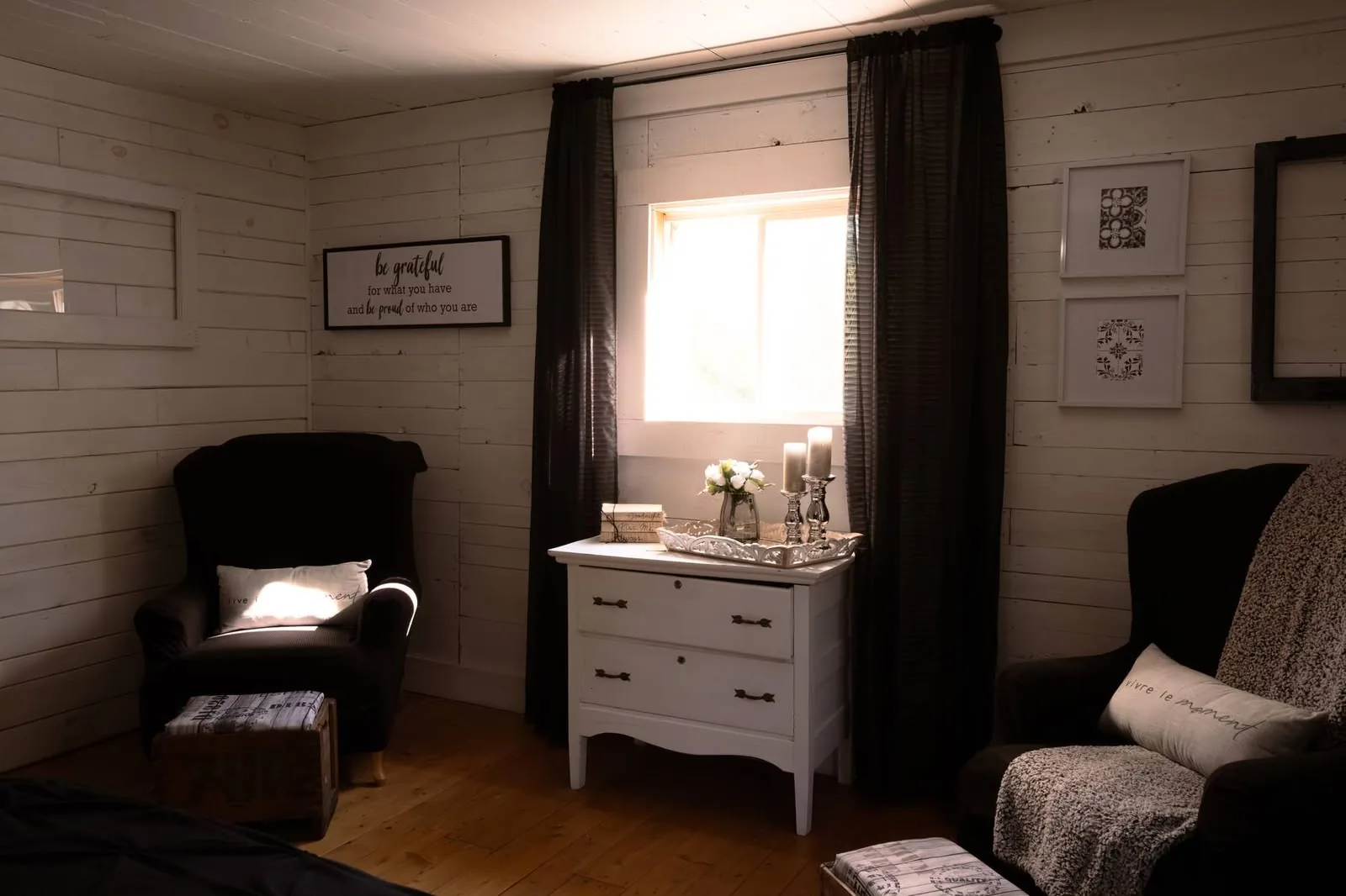 Chambre — détail décor